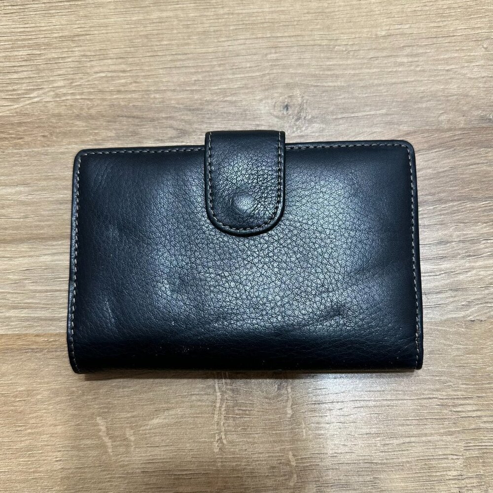 Mundiโ Leather Wallet